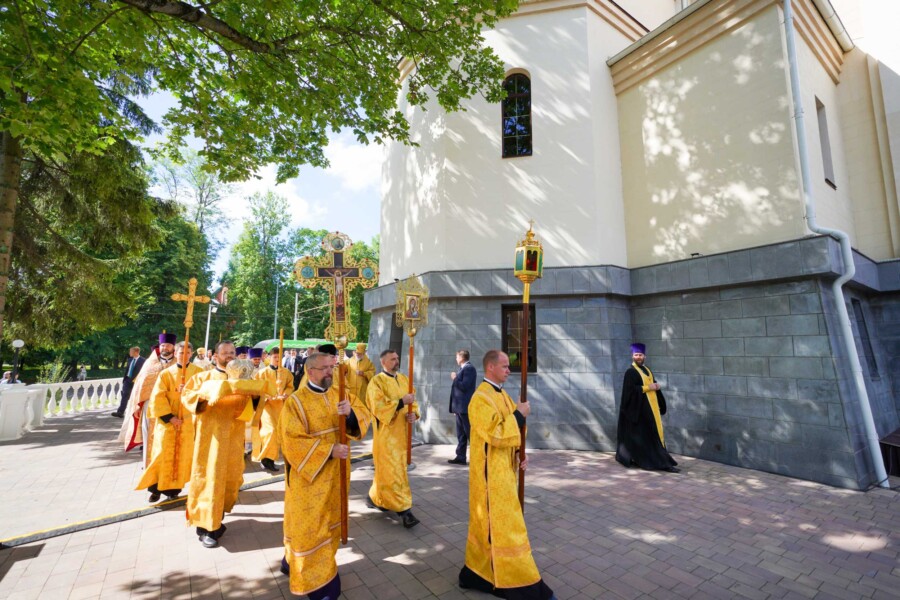 Великое освящение храма введения в Вешняках