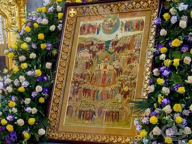 Это святое святое цветов. Мощи в храме всех святых в земле Российской просиявших. Престольный праздник всех святых в земле Российской просиявших. Украшение иконы всех святых.